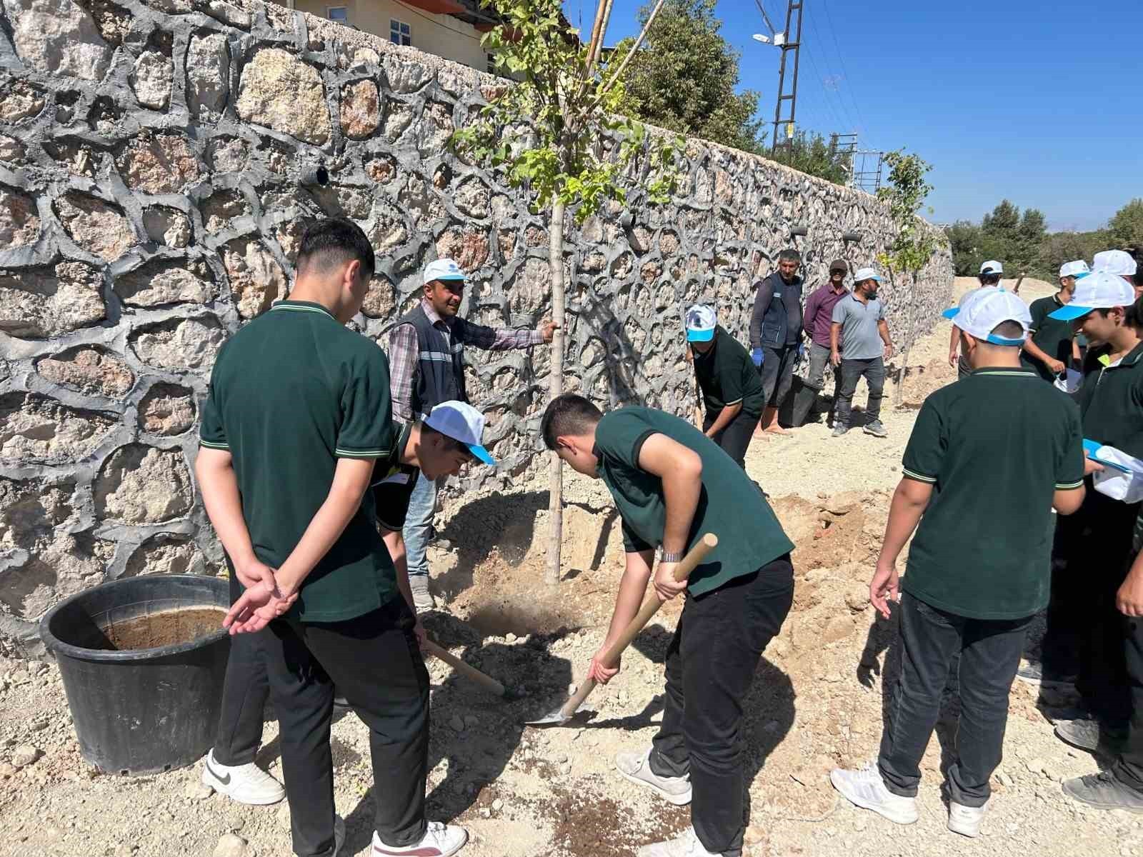 Malatya'nın Fethi'nin 924. yılında bin 101 fidan toprakla buluştu