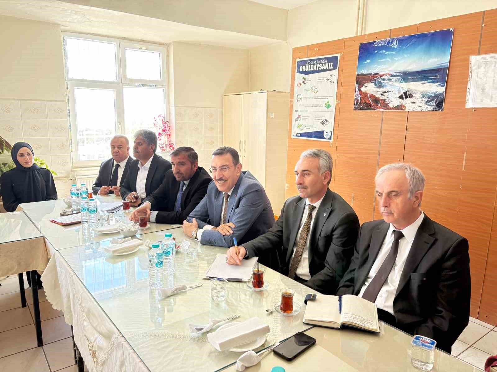 Milletvekili Tüfenkci Arguvan'da temaslarda bulundu