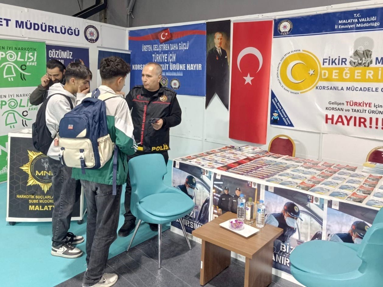 Malatya Kitap Fuarı'nda Emniyet'ten bilgilendirme standı