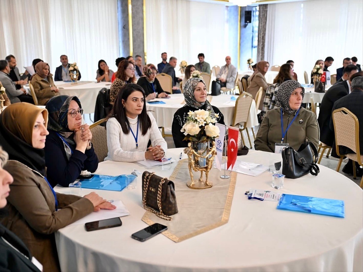 Yeşilyurt Belediyesi 'Aile Mentörlüğü' projesiyle Türkiye'de bir ilke imza attı
