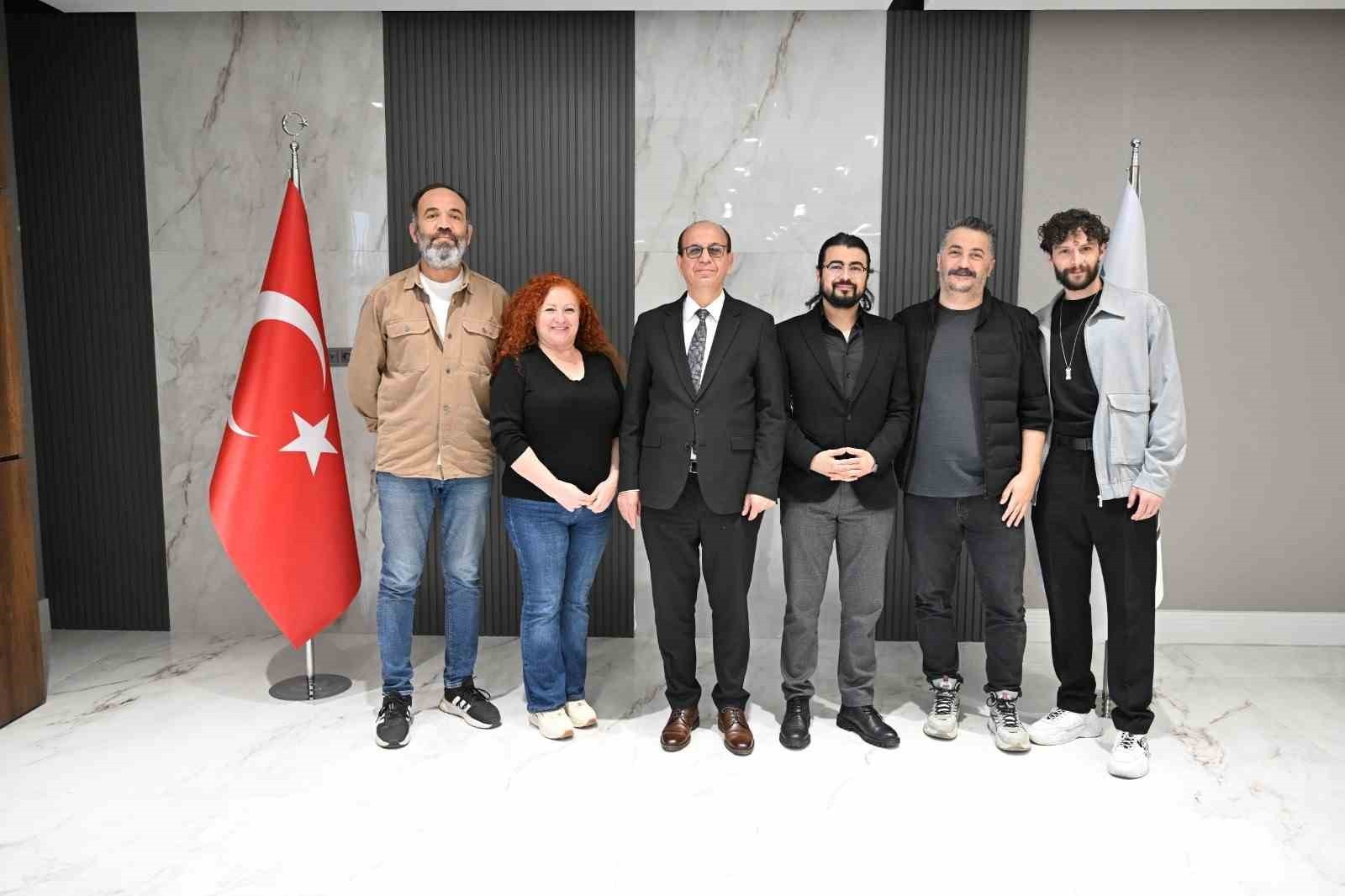 "Gençlik ve Ailem" konulu kısa film yarışması konukları, Başkan Geçit ile bir araya geldi
