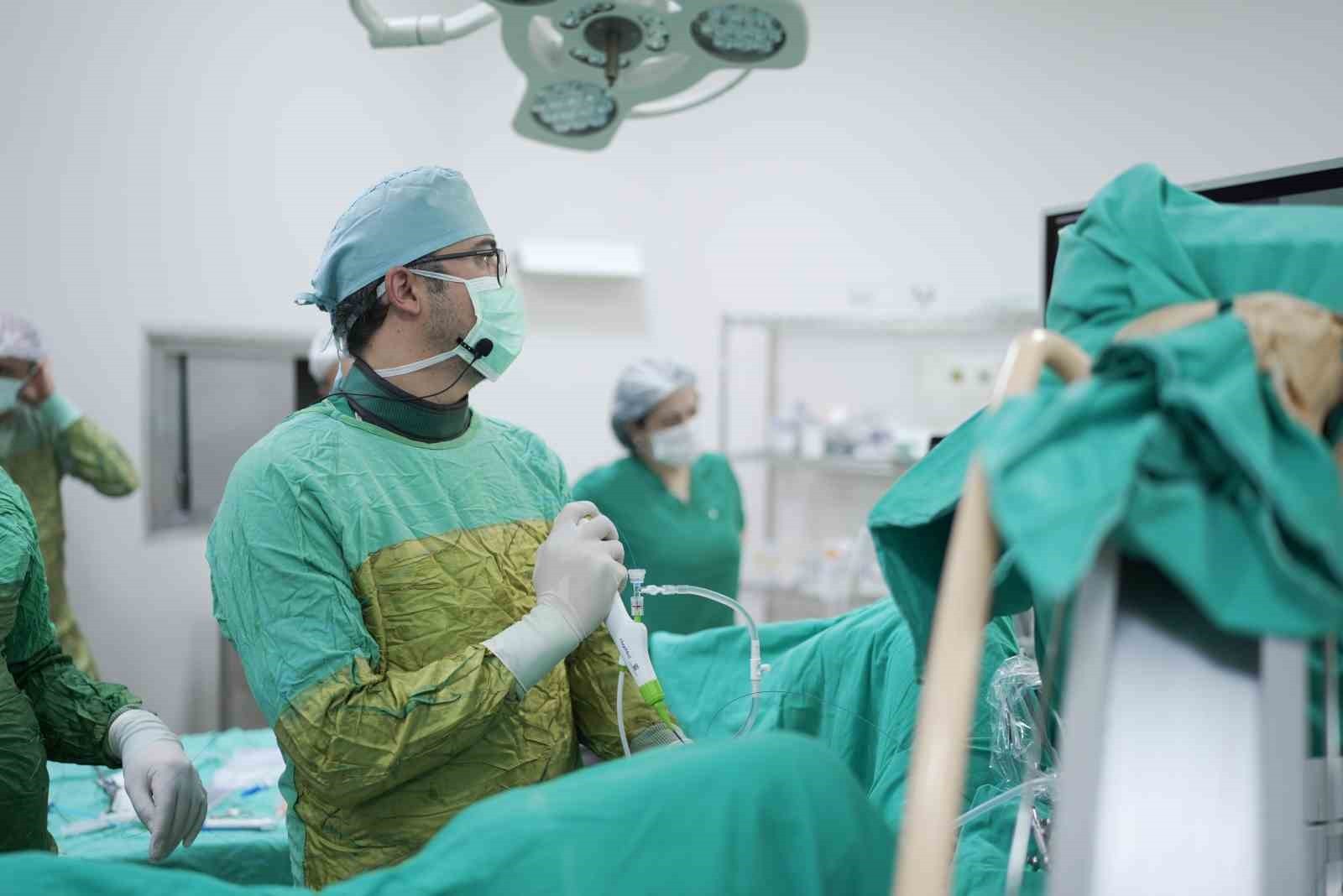 Malatya Eğitim ve Araştırma Hastanesi'nde 320 kişinin katıldığı canlı cerrahi kursu