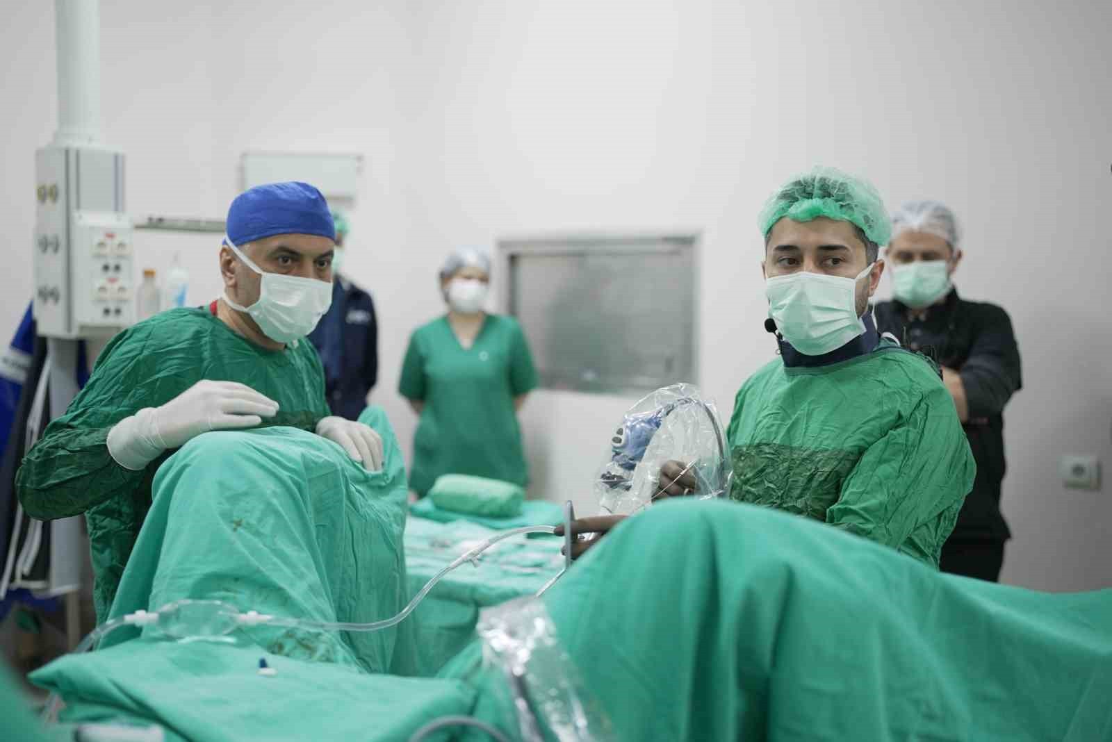 Malatya Eğitim ve Araştırma Hastanesi'nde 320 kişinin katıldığı canlı cerrahi kursu