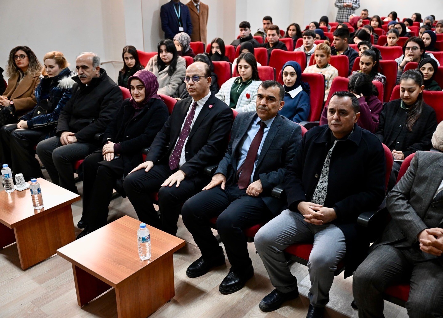 Yeşilyurt Belediyesi'nden öğrencilere TYT-AYT kaynak kitap desteği