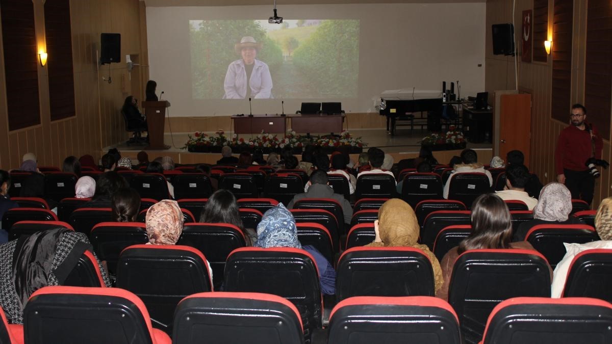İnönü Üniversitesi'nde "İlham Veren Deneyimler: İlmek İlmek Kadın" konferansı