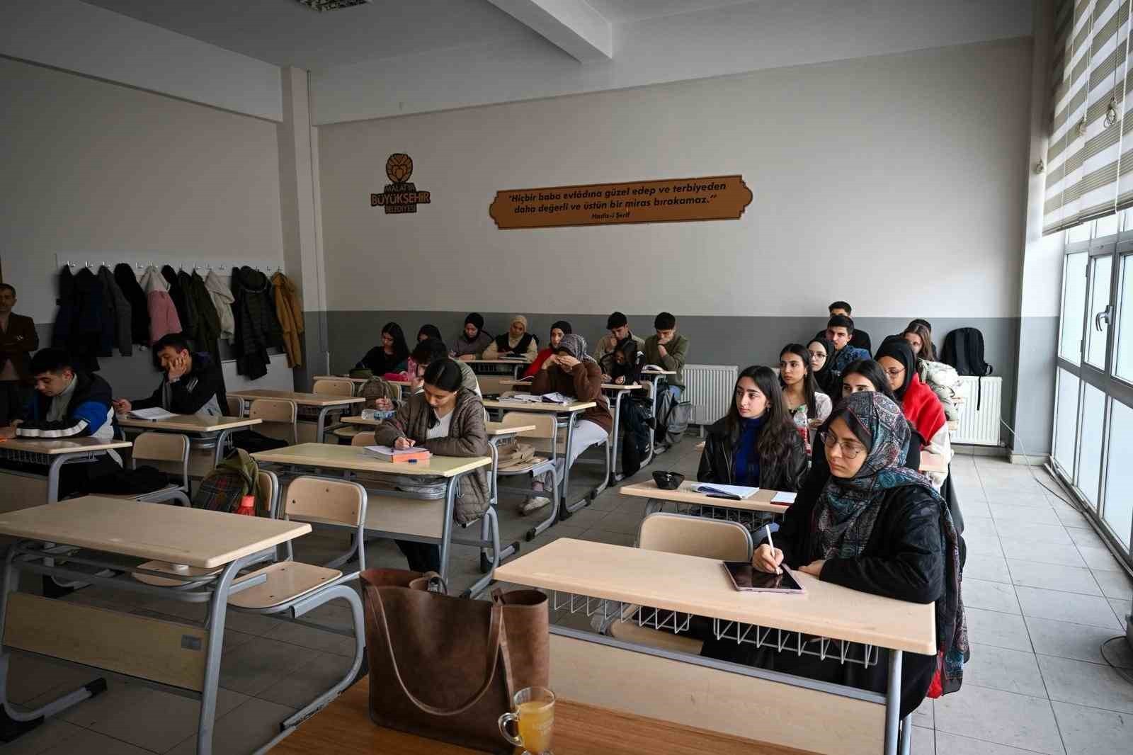 Malatya Belediyesi'nden gençlerin üniversite hedefine destek