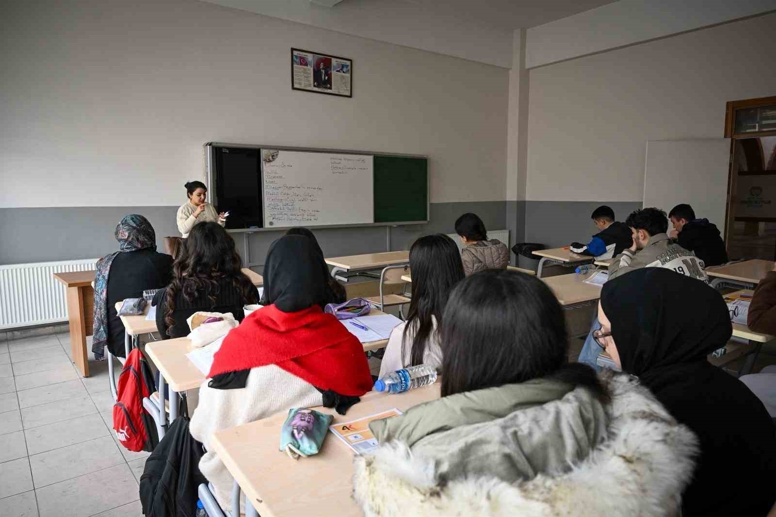 Malatya Belediyesi'nden gençlerin üniversite hedefine destek