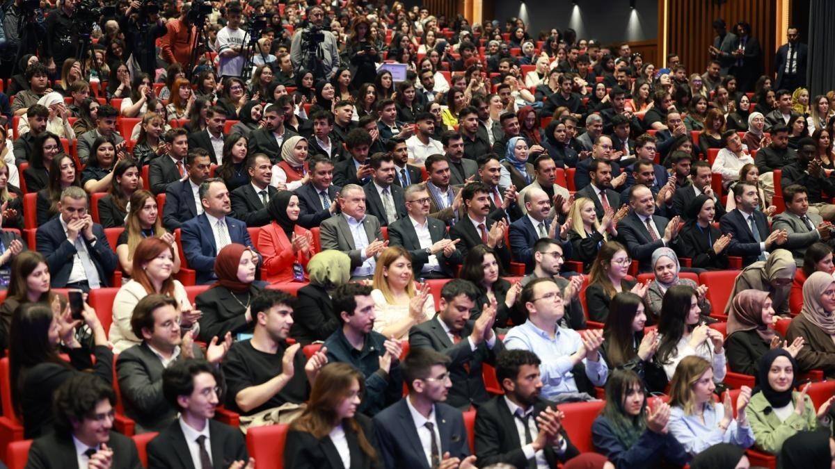 İnönü Medya Dezenformasyonla Mücadele Topluluğu, Ulusal Gençlik Zirvesi'ne katıldı