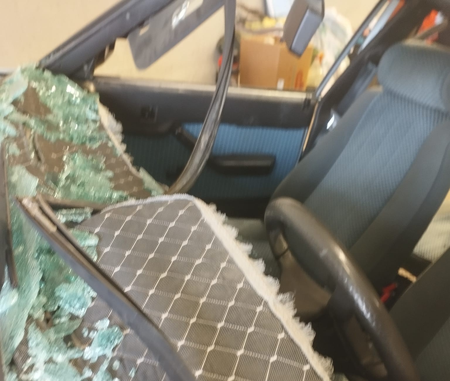 Tünelde duvara çarpan araç hurdaya döndü: 3 yaralı