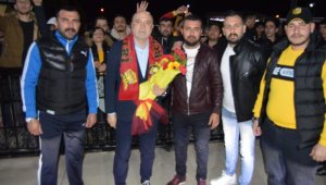 Taraftarlardan Karaman'a Coşkulu Karşılama