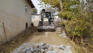 Kuluncak'ta mahalleler kilit taş ile buluşturuluyor