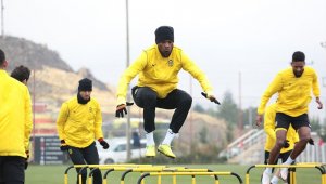 YMS'de  2 futbolcuda daha korona virüse rastlanıldı