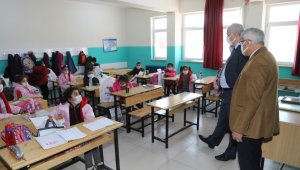 Başkan Güder, yüz yüze eğitimin ilk gününde öğrencilerle buluştu