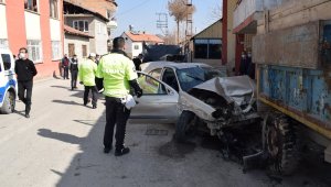 Dur ihtarına uymadı: 2 yaralı