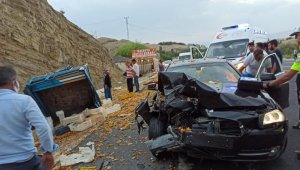 Darende'de Otomobil ile çapa motoru çarpıştı: 2 yaralı