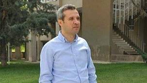 Direksiyon başında kalp krizi geçiren öğretim görevlisi hayatını kaybetti
