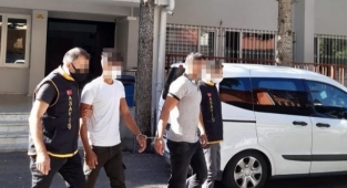 Malatya'da Bahşiş Alamayınca Apartmanların Kapılarını Çaldılar