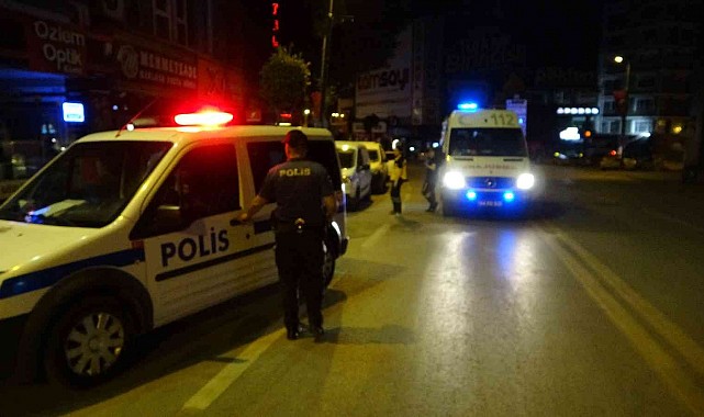 Eğlence merkezinde bıçaklı kavga: 3 yaralı