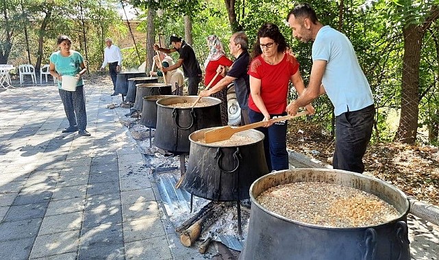 Arapgir'de vatandaşlara aşure ikramı