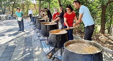 Arapgir'de vatandaşlara aşure ikramı