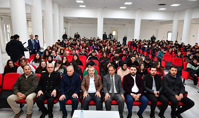 Başkan Çınar'dan öğrencilere tavsiyeler