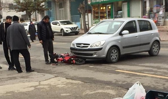 Otomobil ile elektrikli bisiklet çarpıştı: 1 yaralı