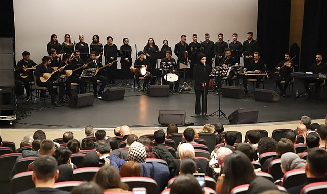 Üniversite öğrencilerinden konser