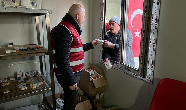 Aydınlı gönüllü eczacılardan, depremzedelere ilaç hizmeti