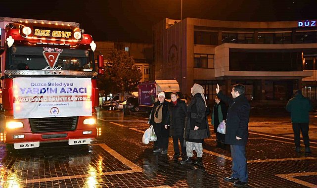 Çadırların altlarına konulmak üzere 2 tır palet gönderdi