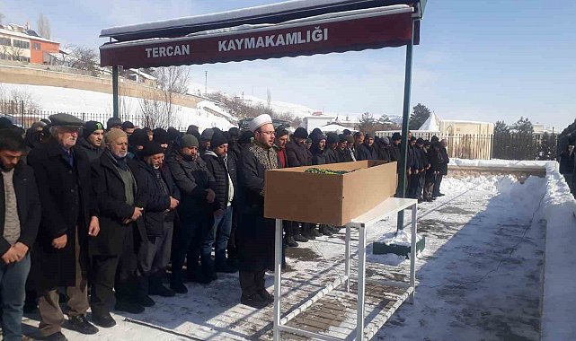 Depremde hayatını kaybeden Güzel, Tercan'da toprağa verildi