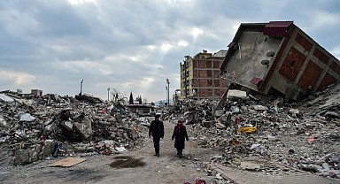 Depremde yıkılan binalarla ilgili 203 şüpheli tutuklandı