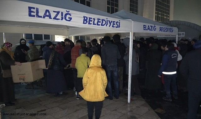 Elazığ Belediyesinden Malatyalı depremzedelere sıcak çorba ikramı