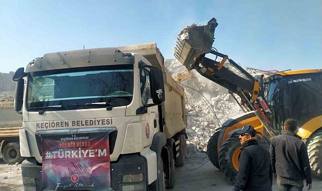 Keçiören Belediyesi iş makineleriyle deprem bölgesinde