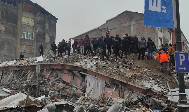 Malatya'da 140'ın üzerinde bina çöktü, onlarca ölü var