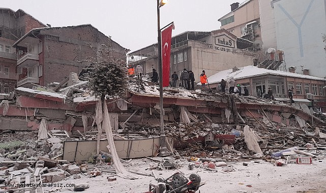 Malatya'da arama kurtarma çalışmaları devam ediyor
