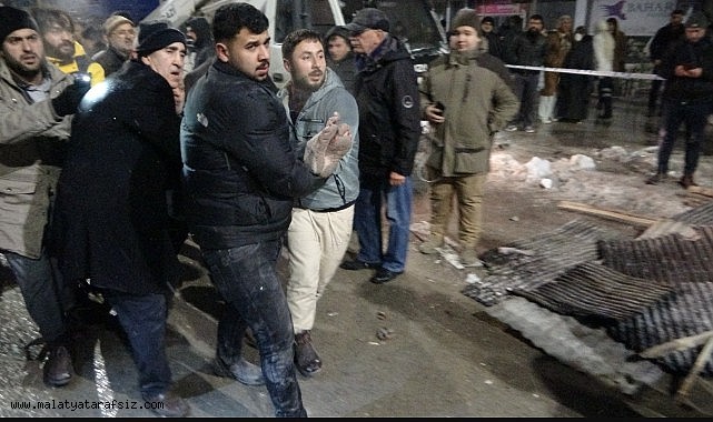 Malatya'da enkaz altındaki yaralılara ulaşılmaya çalışılıyor