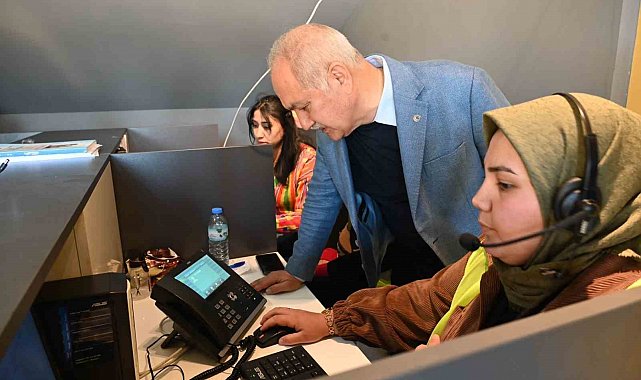Osmaniye Belediyesi afet koordinasyon merkezine gelen yardımları, vatandaşlara ulaştırılıyor