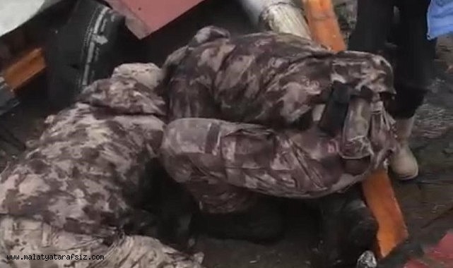 PÖH ekipleri Malatya'da enkaz altında kalan vatandaşları kurtardı