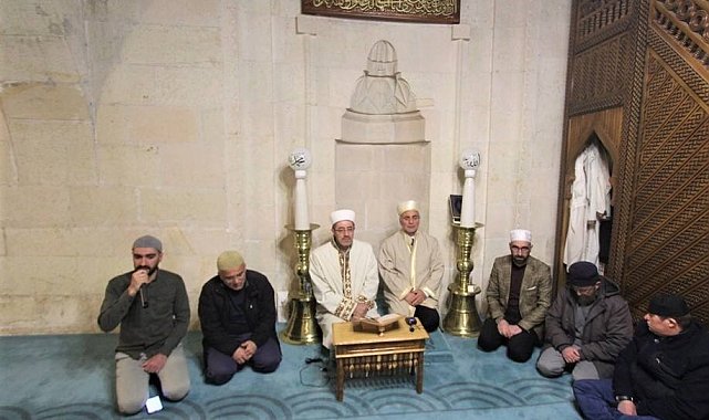 Tarihi camilerde şehitler ve depremde hayatını kaybedenler için mevlit okutuldu