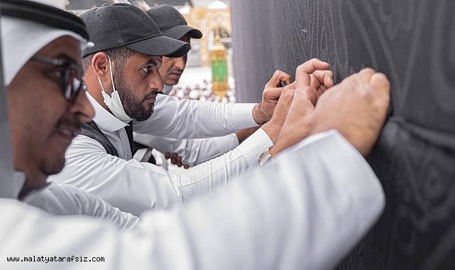 Kabe'nin örtüsü için temizlik, bakım ve onarım çalışması başlatıldı
