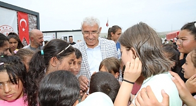 Depremzede öğrenciler dereceye girmek için yarıştı