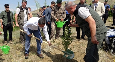 Depremde hayatını kaybeden 181 çocuk için fidan dikildi