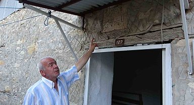 136 yıllık cami zamana direniyor