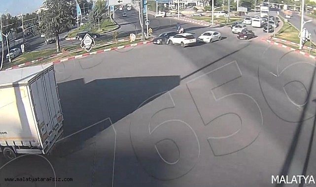 Malatya'da trafik kazaları kameraya yansıdı