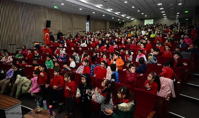 Bağcılar Belediyesi'nden depremzede çocuklara ücretsiz tiyatro oyunu