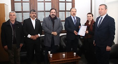 "Yıkık değil, çökmüş bir şehirde yaşamaya ve mücadele etmeye çalışıyoruz"