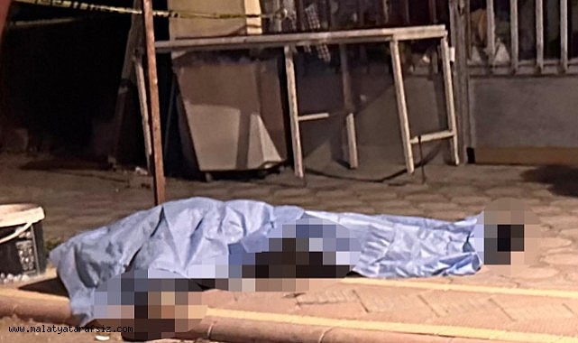 Kaldırımda bir anda yere yığılan adam hayatını kaybetti