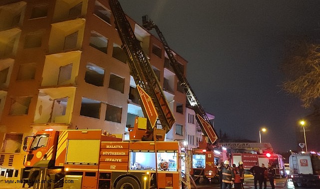 Malatya'da hasarlı binada yangın