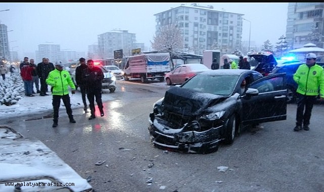 Malatya'da öğrenci servisi ile otomobil çarpıştı: 5 yaralı
