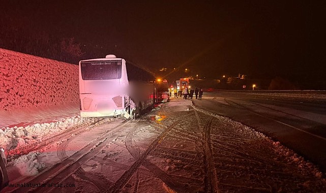 Malatya'da yolcu otobüsü istinat duvarına çarptı: 9 yaralı
